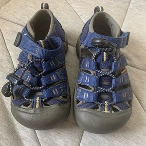 EUC navy Keen seacamp II sandals TODDLER SIZE 9
